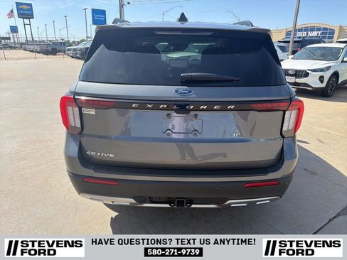 Used 2025 Ford Explorer Active w/ Active Comfort Package RWD image 5