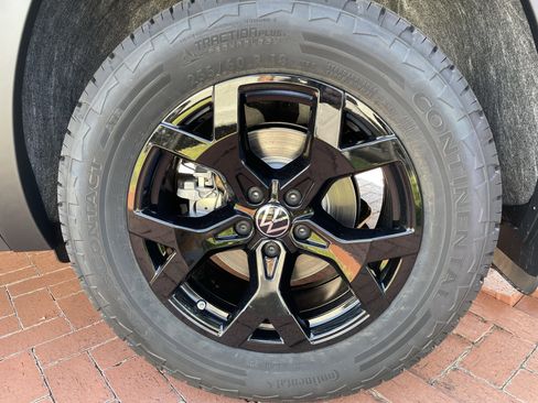 New 2026 Volkswagen Atlas Peak Edition image 8