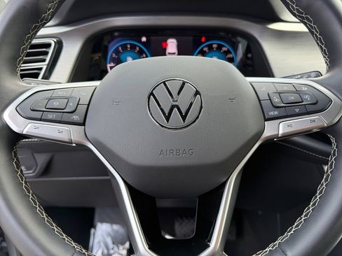 Used 2025 Volkswagen Atlas Cross Sport SE FWD image 19