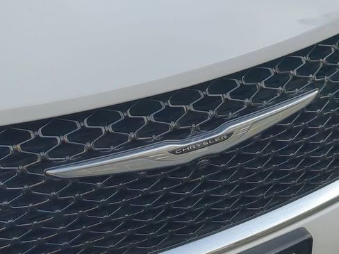 Certified 2024 Chrysler Pacifica Touring-L image 13