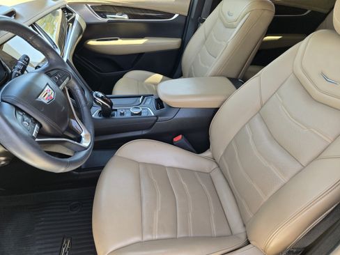 Used 2022 Cadillac XT6 Premium Luxury w/ Platinum Package FWD image 9