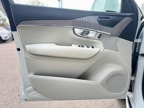 Used 2022 Volvo XC90 T6 Inscription w/ Climate Package image 12