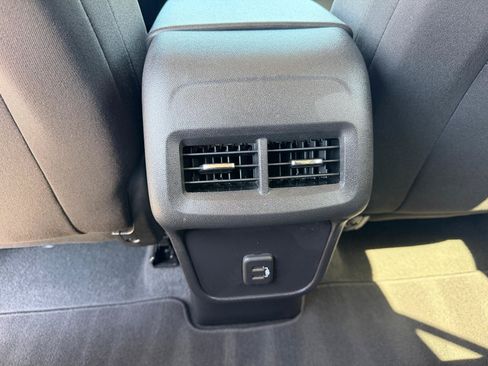 Used 2023 Chevrolet Equinox LS w/ LS Convenience Package FWD image 23