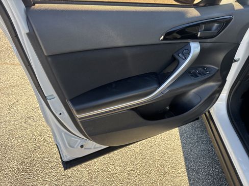 Used 2018 Mitsubishi Eclipse Cross LE image 10