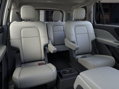 New 2026 Lincoln Aviator 2WD w/ Jet Appearance Package image 11