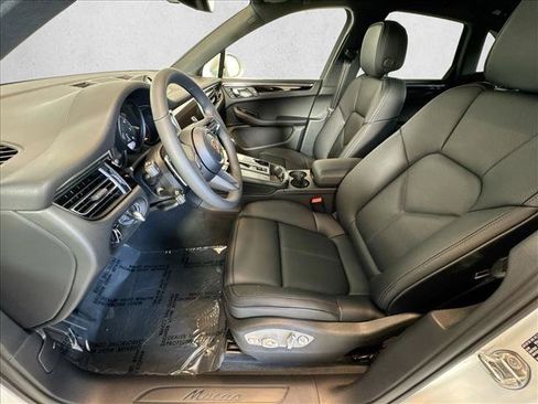 Used 2026 Porsche Macan AWD/4WD image 5