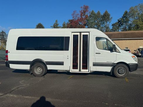 Used 2009 Dodge Sprinter 3500 image 3