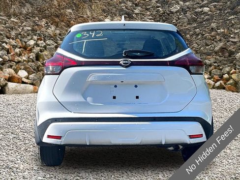 Used 2022 Nissan Kicks S w/ Interior Electronics Package FWD image 4