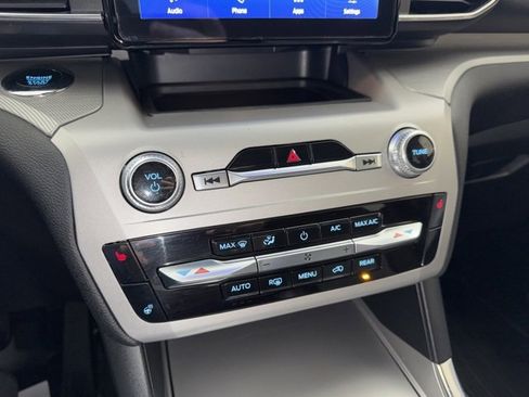 Used 2023 Ford Explorer XLT w/ Equipment Group 202A image 24