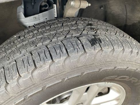 Used 2023 Jeep Grand Cherokee Laredo AWD/4WD image 17