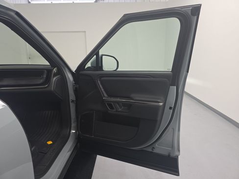 Used 2024 Rivian R1T Adventure AWD/4WD image 18
