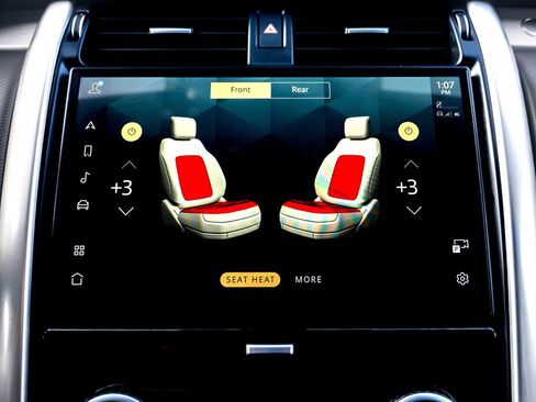 Certified 2024 Land Rover Discovery Dynamic SE image 32