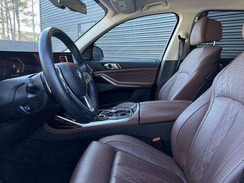 Used 2023 BMW X7 xDrive40i w/ Executive Package image 9