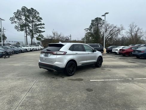 Used 2017 Ford Edge Titanium w/ Technology Package image 3