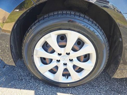 Used 2020 Toyota Corolla LE image 29