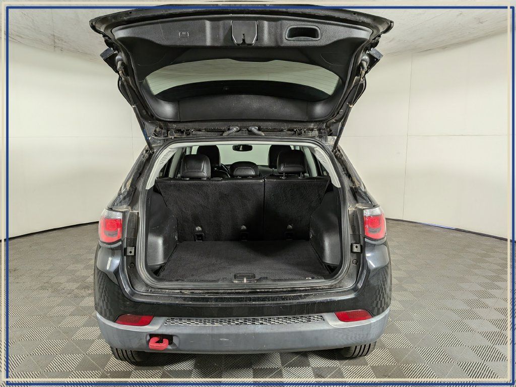 Used 2020 Jeep Compass Trailhawk w/ Leather Interior Group AWD/4WD image 12