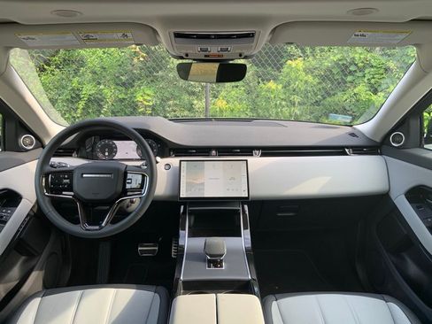 Used 2025 Land Rover Range Rover Evoque Dynamic SE image 21