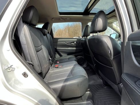 Used 2015 Nissan Rogue SL w/ SL Premium Package image 20