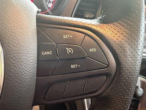 Used 2022 Dodge Challenger SXT w/ Driver Convenience Group image 15