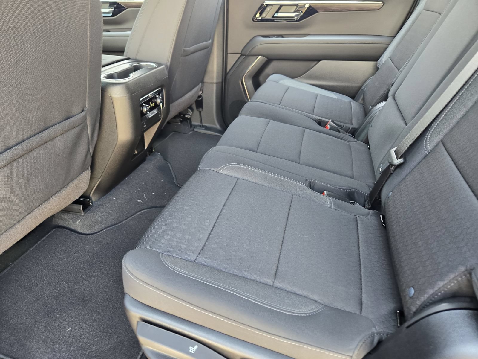 New 2026 Chevrolet Suburban LS w/ LPO, Dark Essentials Package RWD image 18