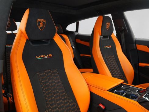 Used 2022 Lamborghini Urus AWD/4WD image 41