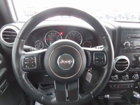 Used 2016 Jeep Wrangler Unlimited Rubicon w/ Connectivity Group image 30