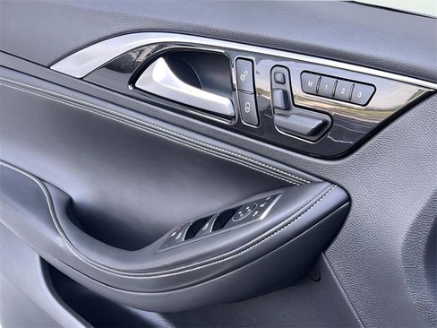 Used 2019 INFINITI QX30 Premium w/ Navigation Package image 43