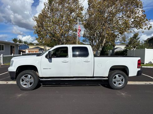 Used 2014 GMC Sierra 2500 SLE w/ SLE Preferred Package image 1