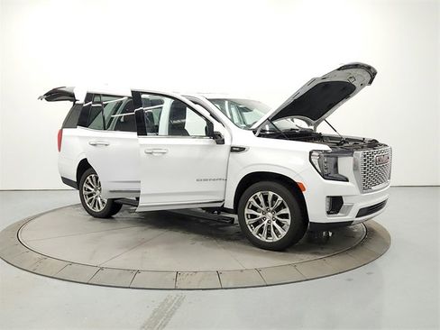 Used 2023 GMC Yukon Denali image 9