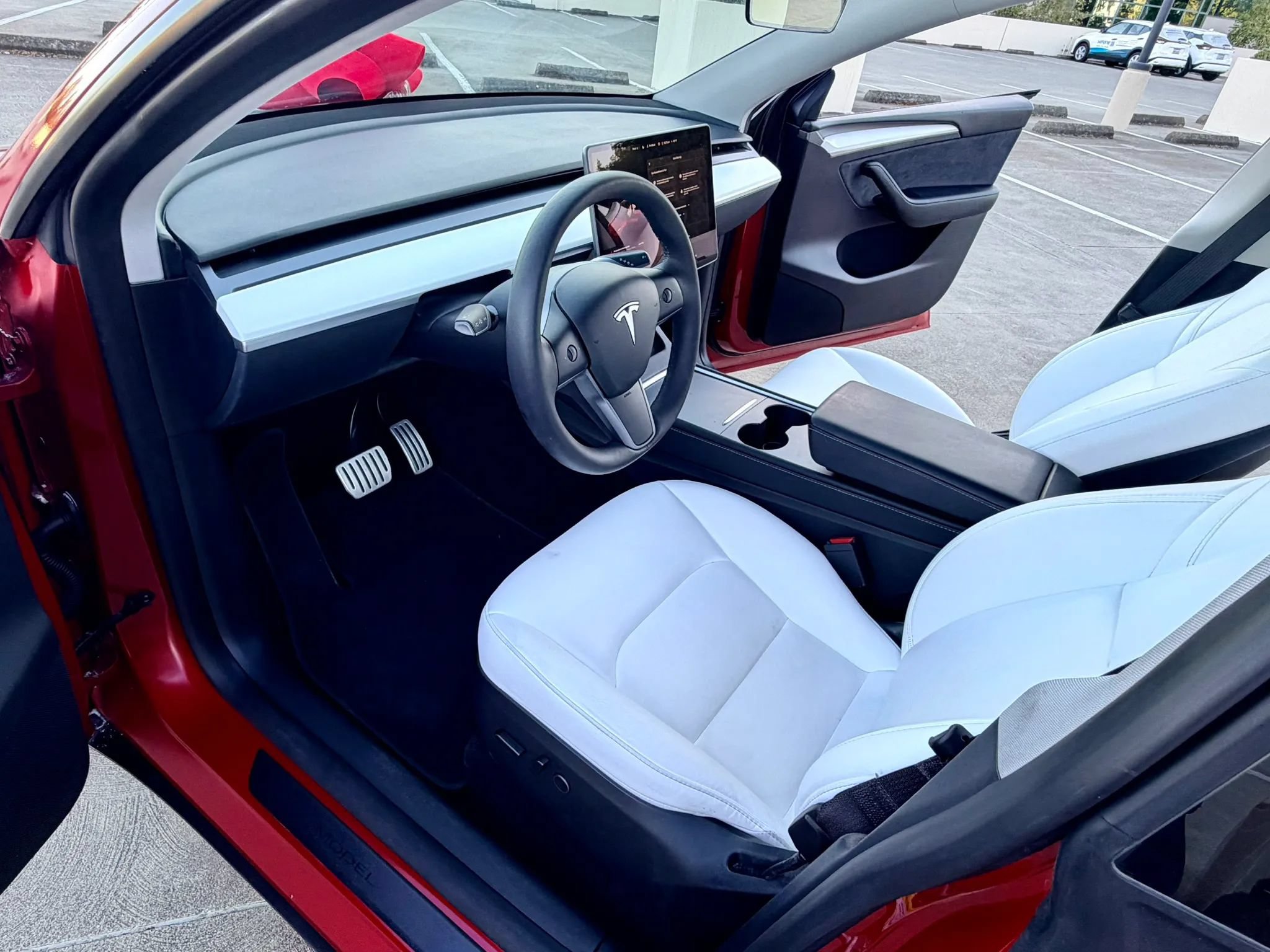 Used 2023 Tesla Model Y Long Range AWD/4WD image 28