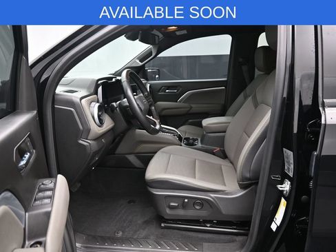 Used 2024 Chevrolet Colorado ZR2 w/ ZR2 Convenience Package III AWD/4WD image 9