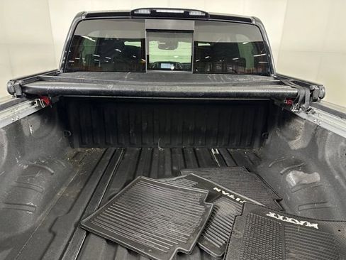 Used 2021 Nissan Titan SV w/ SV Convenience Package image 27