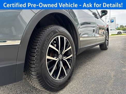Certified 2021 Volkswagen Tiguan SE w/ Panoramic Sunroof Package AWD/4WD image 23