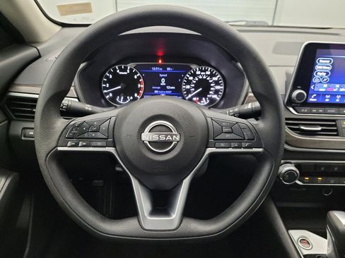 Used 2024 Nissan Altima 2.5 SV FWD image 22