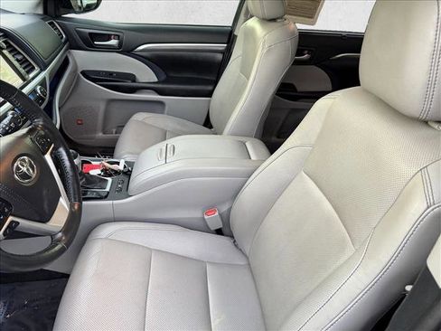 Used 2019 Toyota Highlander Limited Platinum image 10