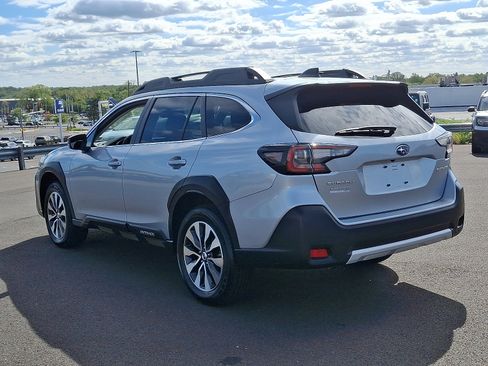 Used 2023 Subaru Outback Limited image 4