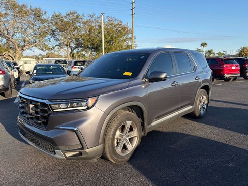 Used 2025 Honda Pilot EX-L image 3