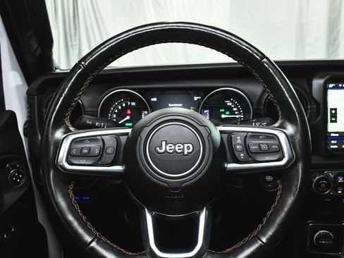 Used 2022 Jeep Wrangler Unlimited Sahara image 26