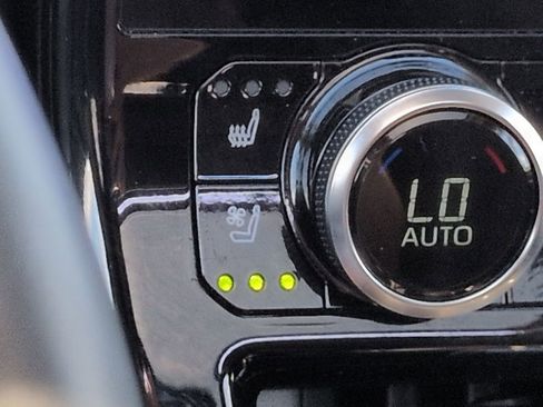 Used 2024 Toyota Highlander Platinum FWD image 22