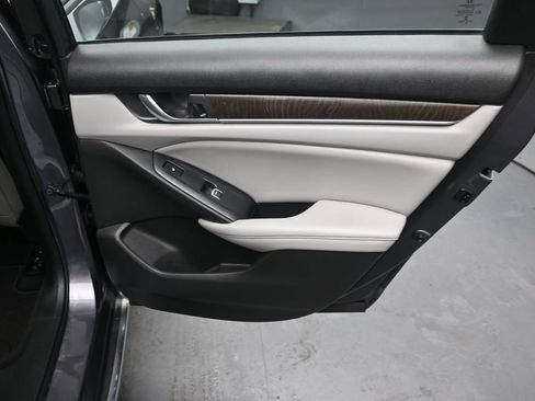 Used 2019 Honda Accord Touring image 17