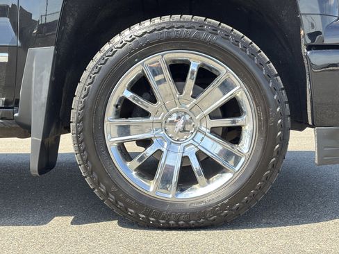 Used 2015 Chevrolet Silverado 1500 High Country w/ High Country Premium Package AWD/4WD image 10