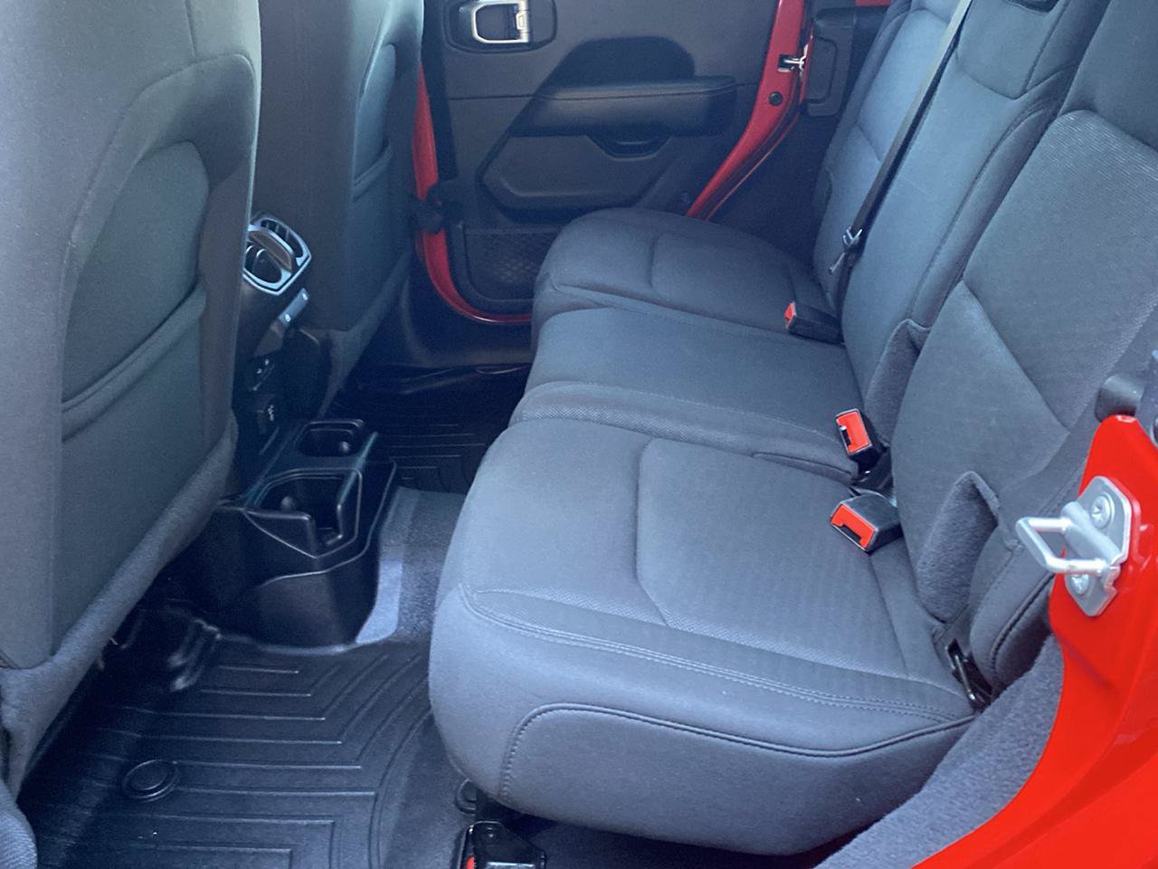Used 2020 Jeep Wrangler Unlimited Sahara AWD/4WD image 9