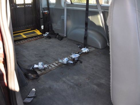 Used 2005 Ford E-350 and Econoline 350 XL RWD image 34