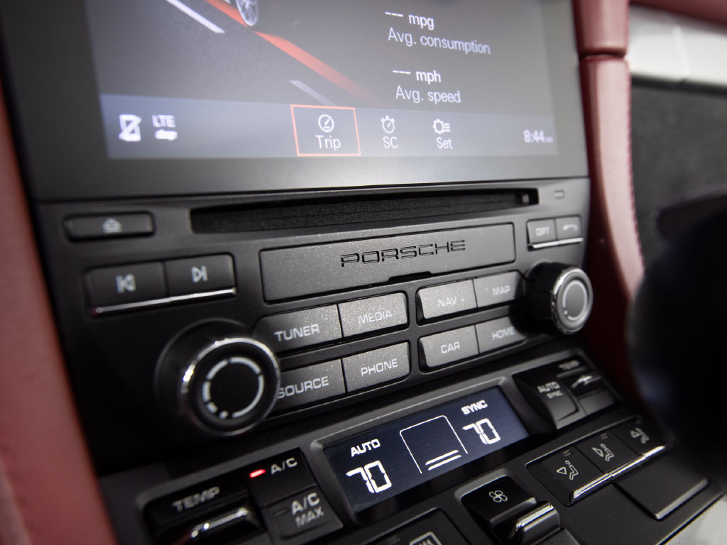 Certified 2021 Porsche 718 Boxster Spyder RWD image 28