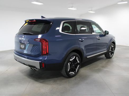 Used 2025 Kia Telluride S FWD image 9