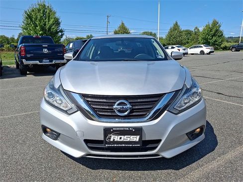 Used 2017 Nissan Altima 2.5 SV w/ Convenience Package image 3