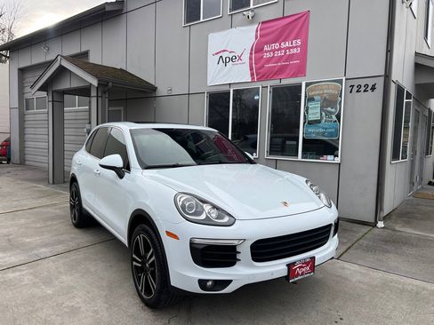 Used 2015 Porsche Cayenne S image 1