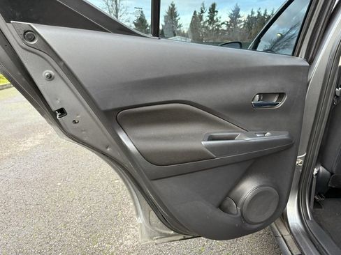 Used 2021 Nissan Kicks SV image 18