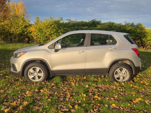Used 2018 Chevrolet Trax LS image 1