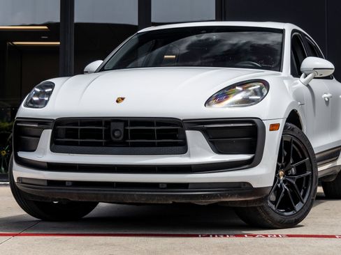 Certified 2023 Porsche Macan AWD/4WD image 7